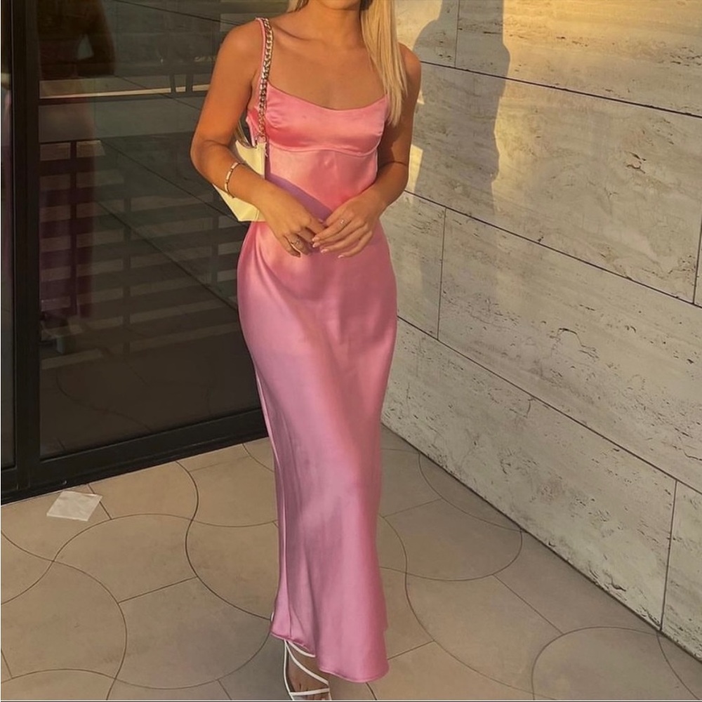 The tiktok famous pink ZARA dress